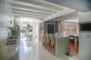 Mansion for Sale – 7 Rooms, Florida Amenities