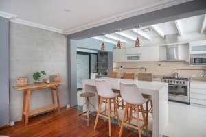 Mansion for Sale – 7 Rooms, Florida Amenities