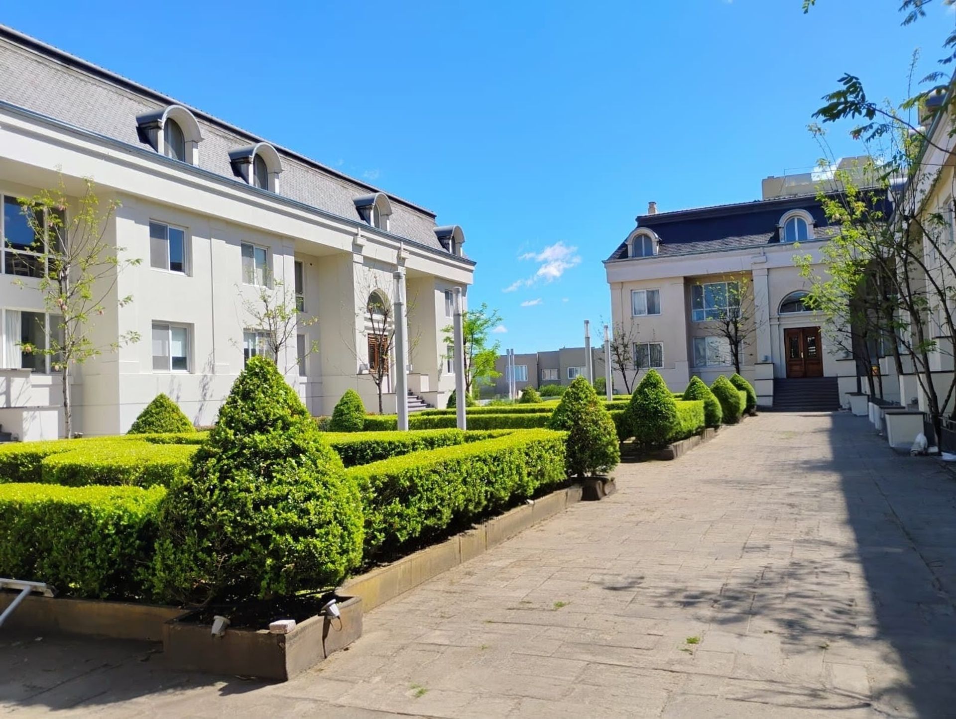 Rent Residential Zone Chateau Parrilla Garage