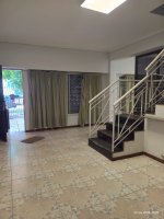 Casa Multifamiliar con Jardín y Quincho