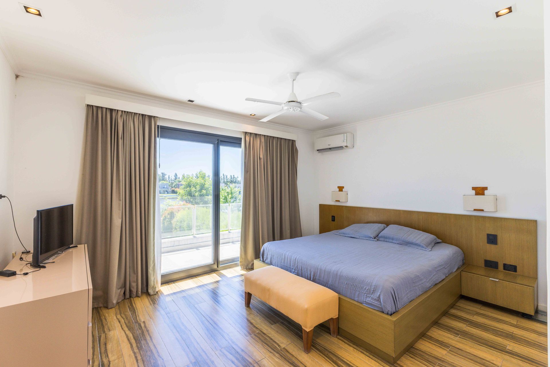 Venta Casa A La Laguna 8 Ambientes, La Comarca