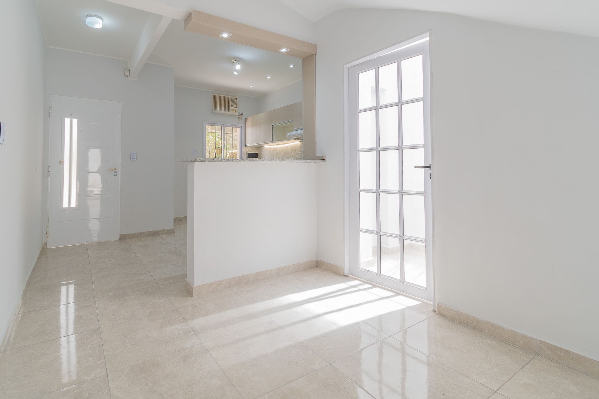 Sale Ph 3 rooms Refurnished to New in V. Martelli