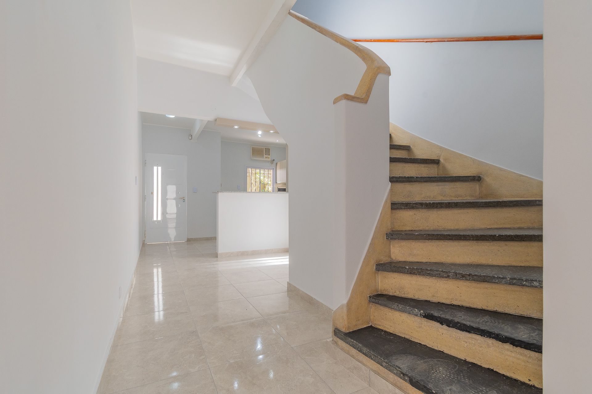 Venta Ph 2 dorm en 2 plantas a nuevo en V Martelli