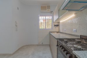 Sale Ph 3 rooms Refurnished to New in V. Martelli