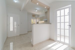 Sale Ph 3 rooms Refurnished to New in V. Martelli