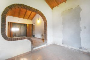 Quinta House 5 Rooms for Sale at El Talar with Park