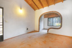 Quinta House 5 Rooms for Sale at El Talar with Park
