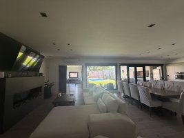 5-Room House for Sale in Martinez with Garage