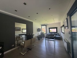 5-Room House for Sale in Martinez with Garage