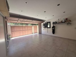 5-Room House for Sale in Martinez with Garage