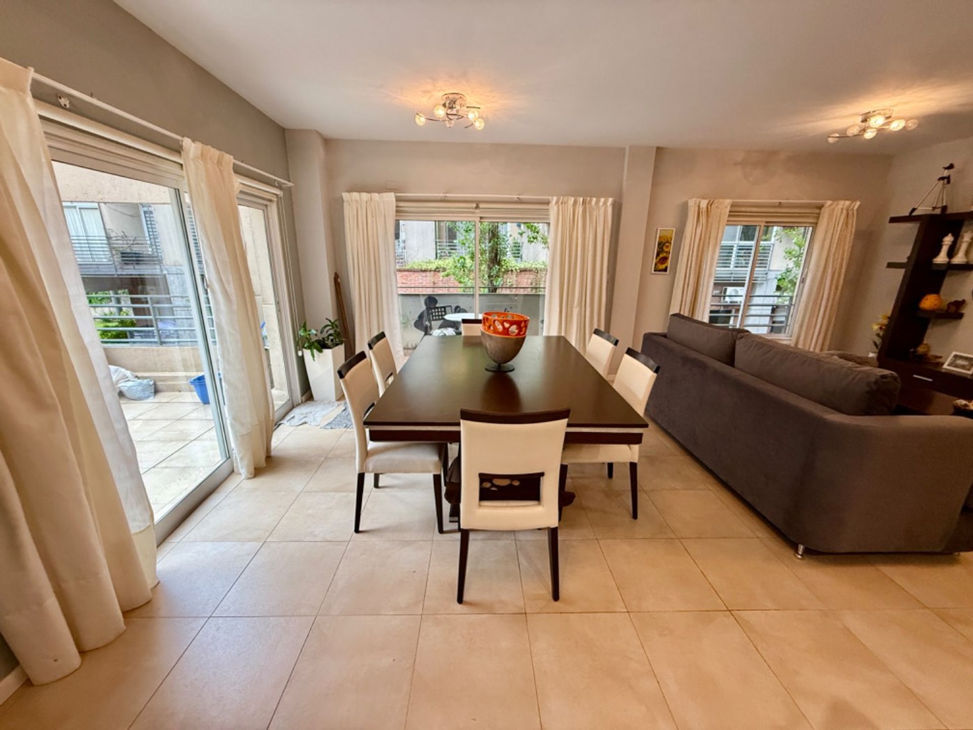 Sale of 3-room property with garage, balcony and patio – Vte Lopez