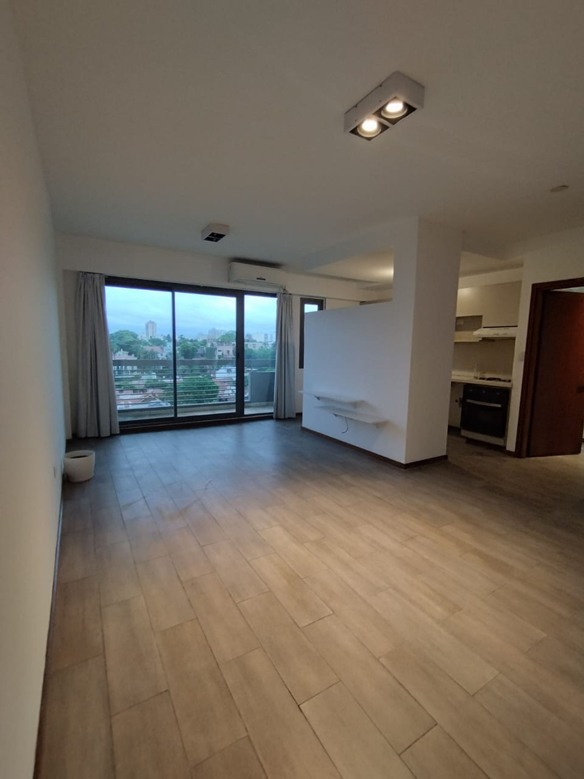 For Rent: 2-Room Apartment, Vicente López, Garage. Amenities