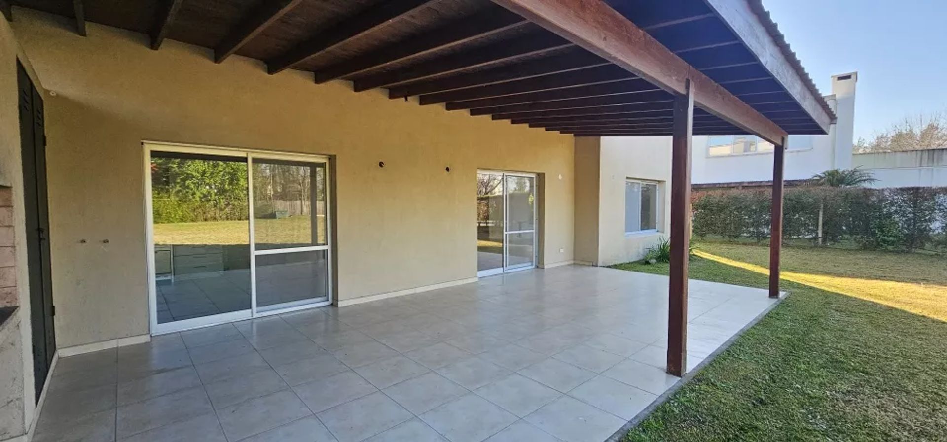 Venta Casa 6 amb. Barrio Santa Catalina Benavidez