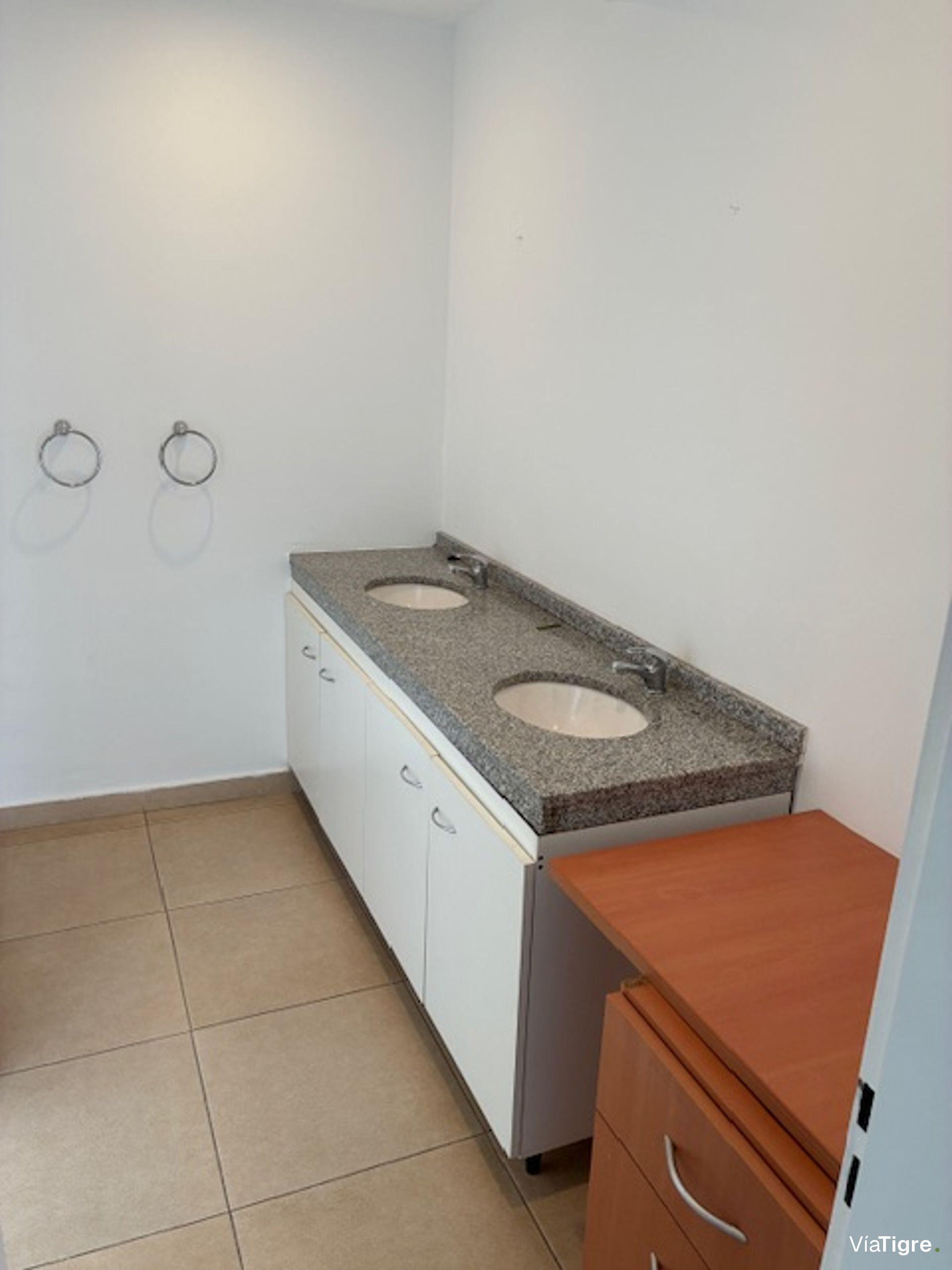 Oficina Venta San Isidro Centro 180m2-Balcón+Coche