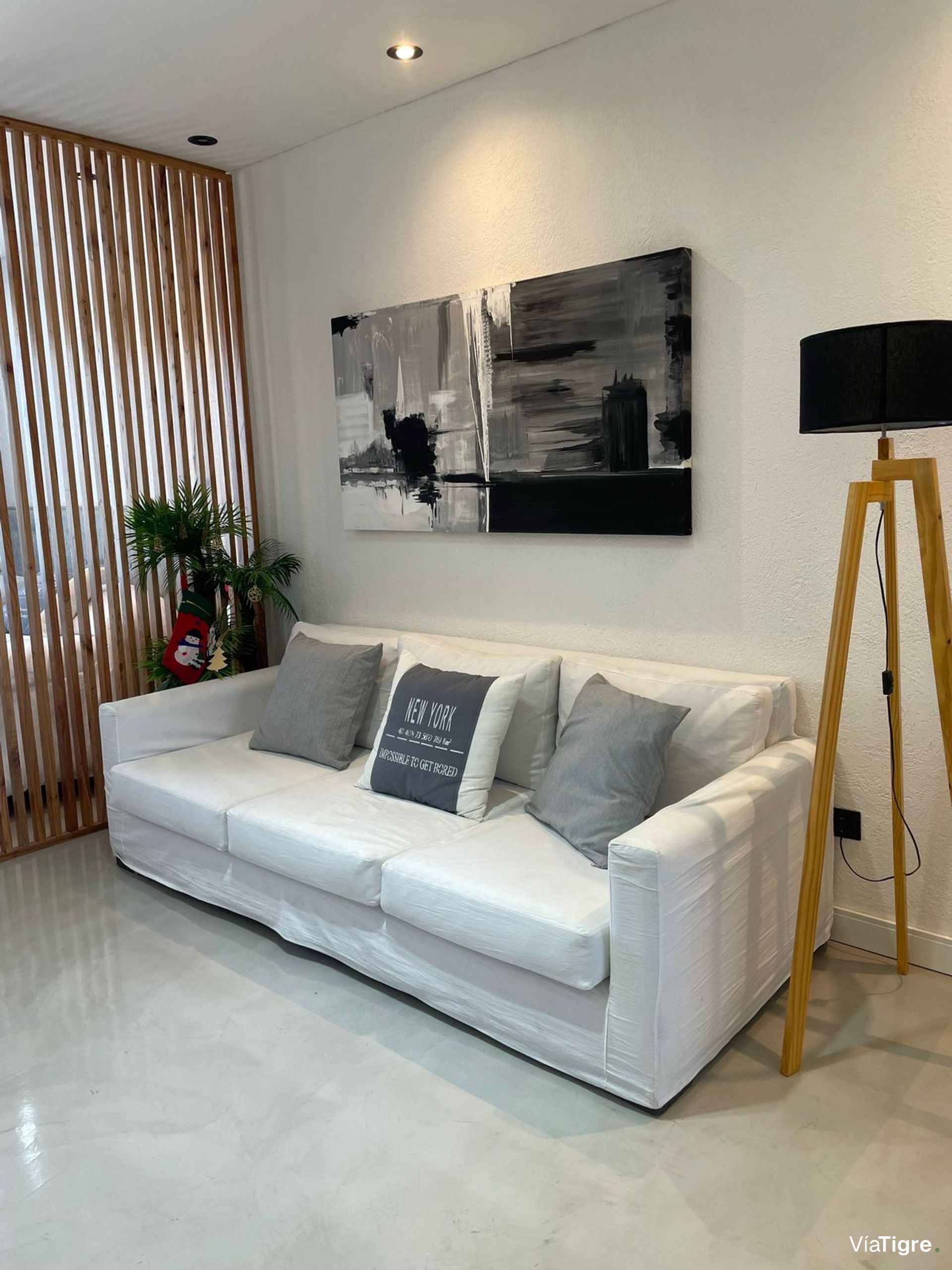 Short-Term Rental Loft Apartment of the Bay