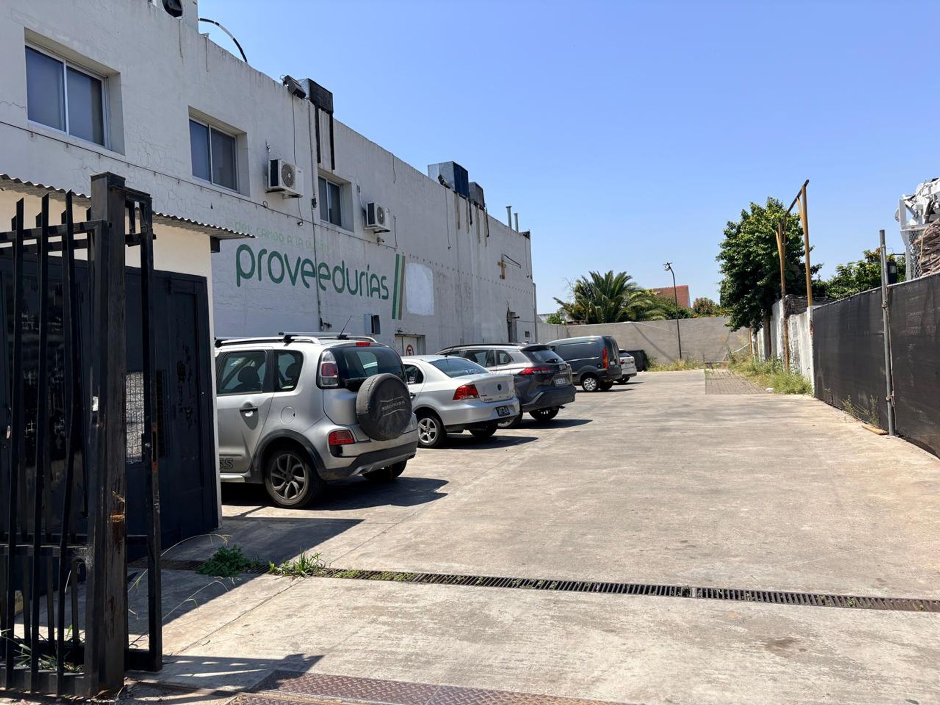 Venta locales con estacionamiento frente UNICENTER