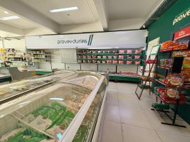 Commercial spaces for sale with parking in front of UNICENTER