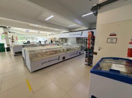 Commercial spaces for sale with parking in front of UNICENTER