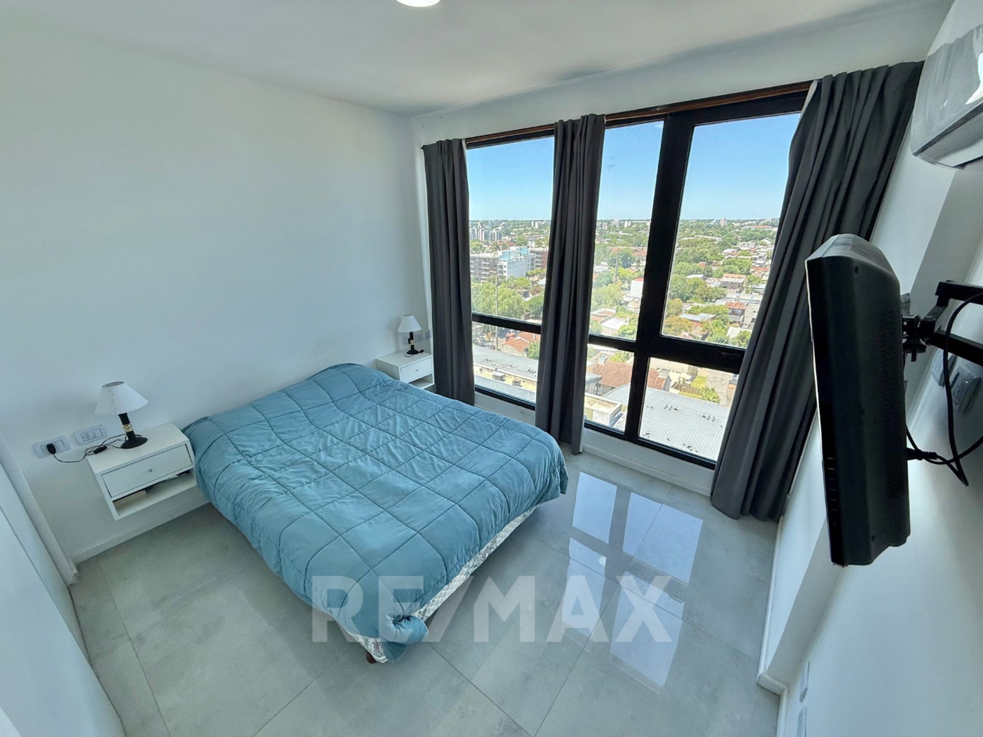 Venta depto 2 amb c/doble cochera - Brickell Tigre