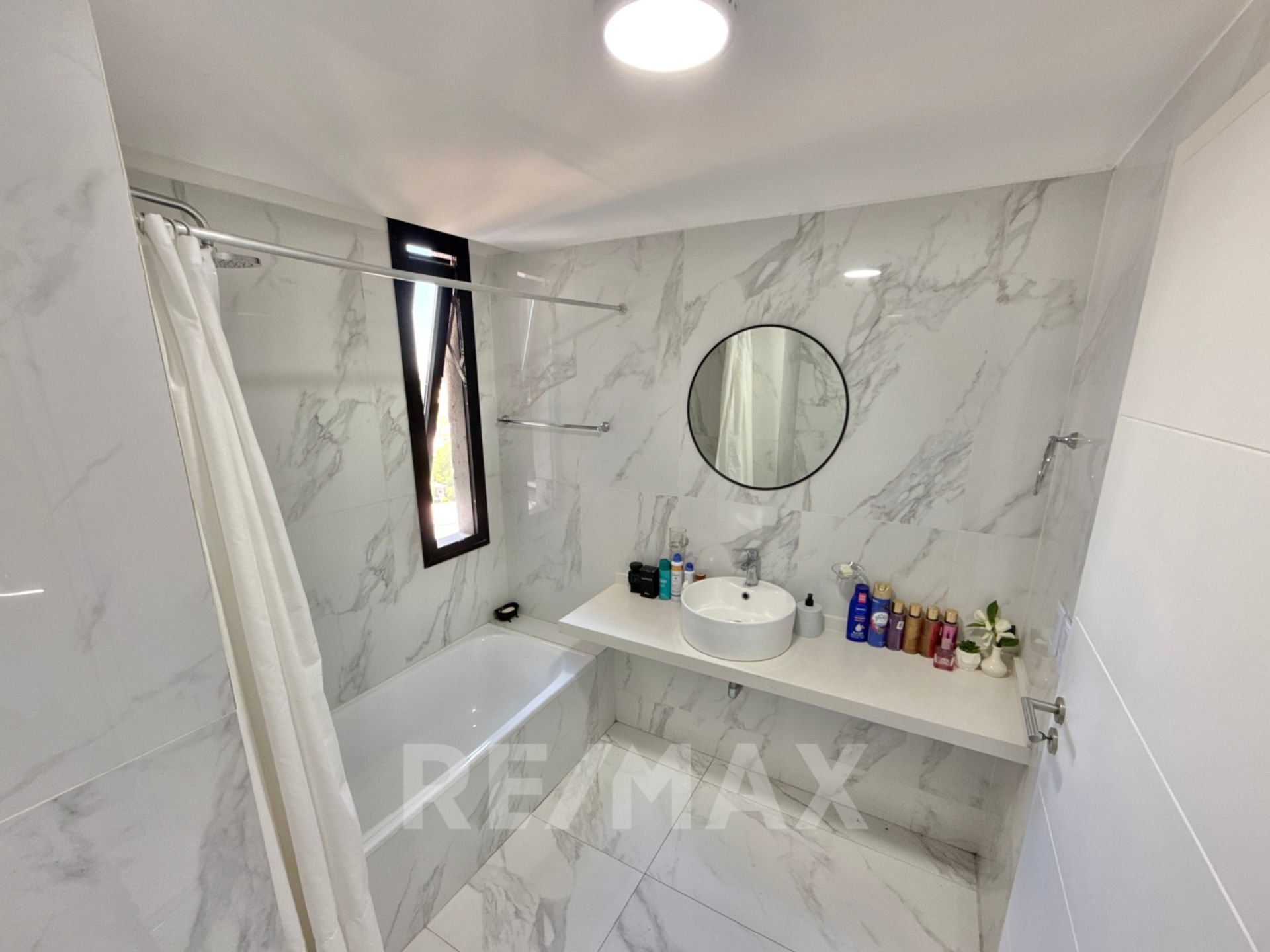 Venta depto 2 amb c/doble cochera - Brickell Tigre