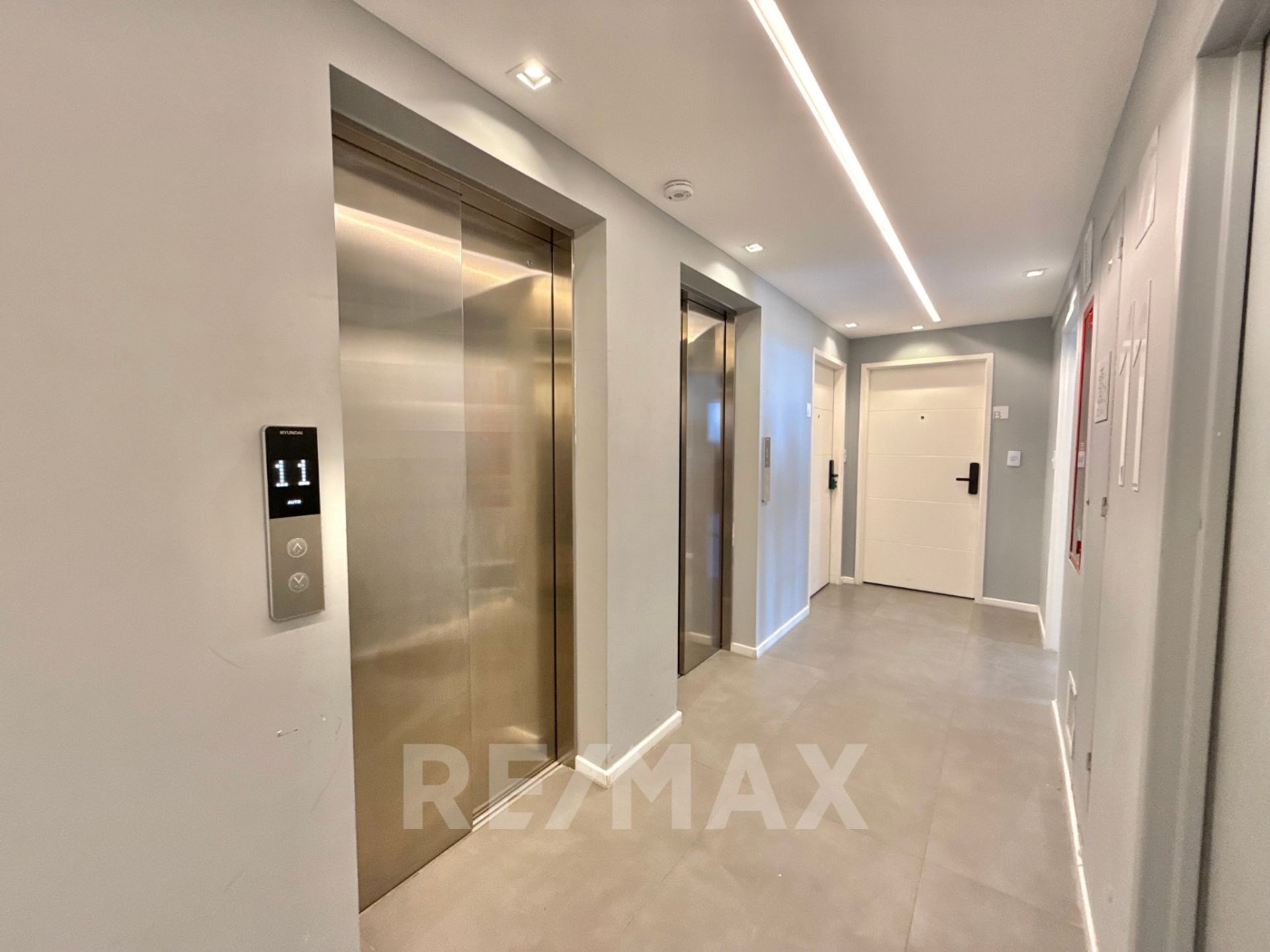 Venta depto 2 amb c/doble cochera - Brickell Tigre