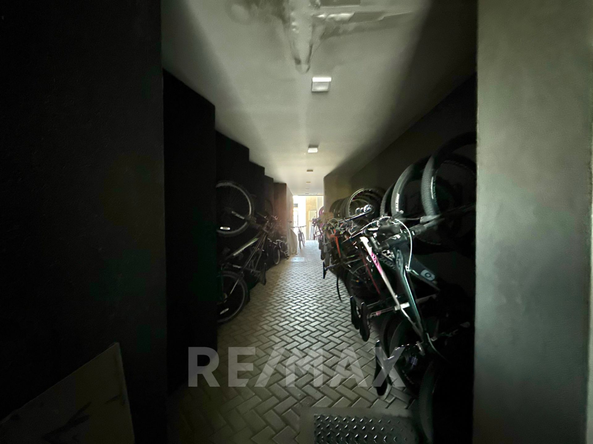 Venta depto 2 amb c/doble cochera - Brickell Tigre