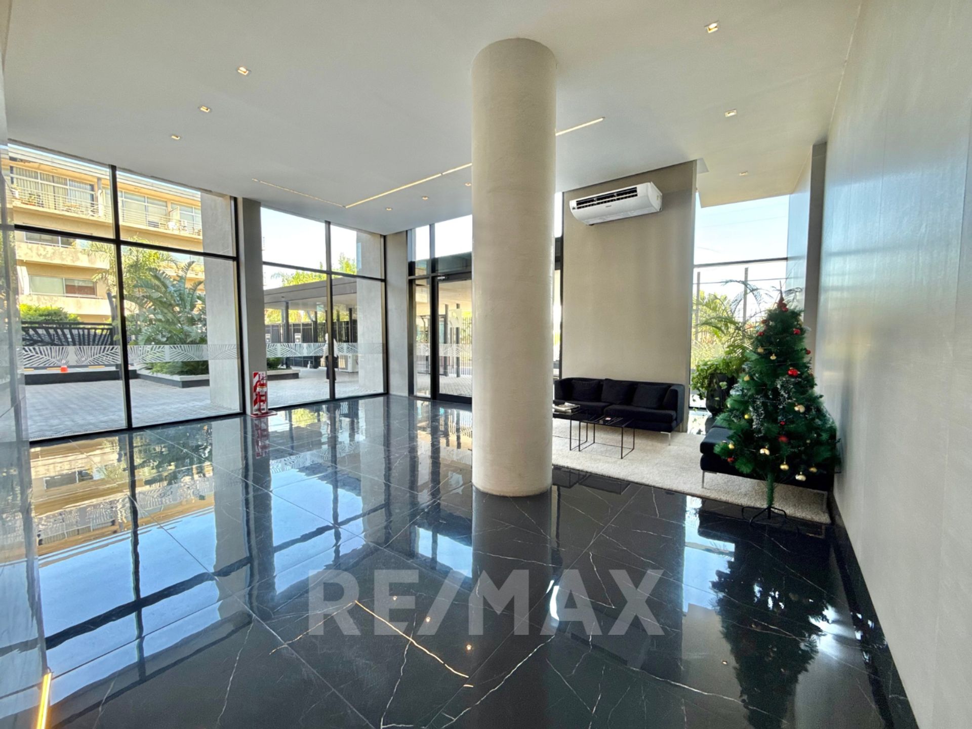 Venta depto 2 amb c/doble cochera - Brickell Tigre