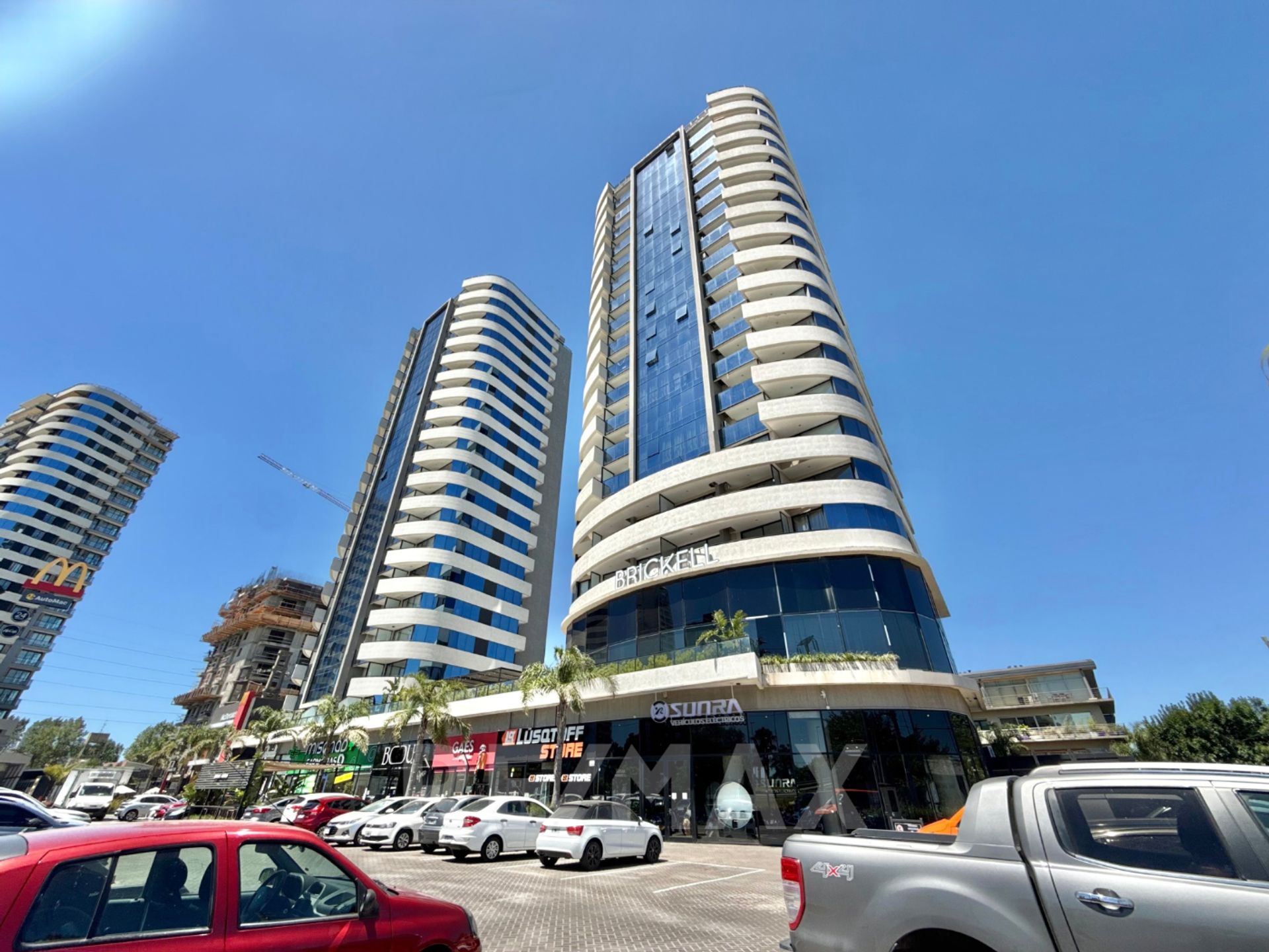 Venta depto 2 amb c/doble cochera - Brickell Tigre