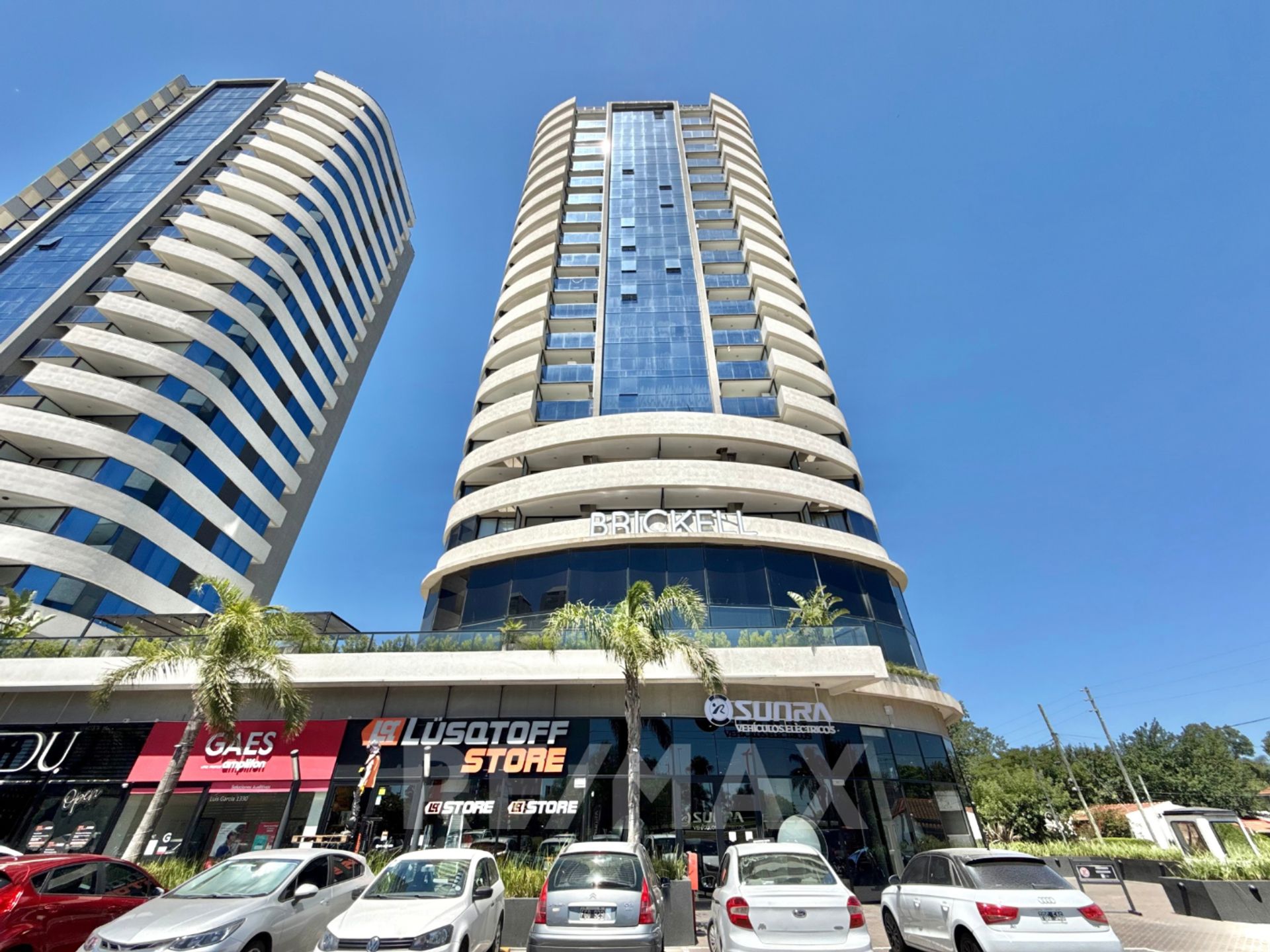 Venta depto 2 amb c/doble cochera - Brickell Tigre
