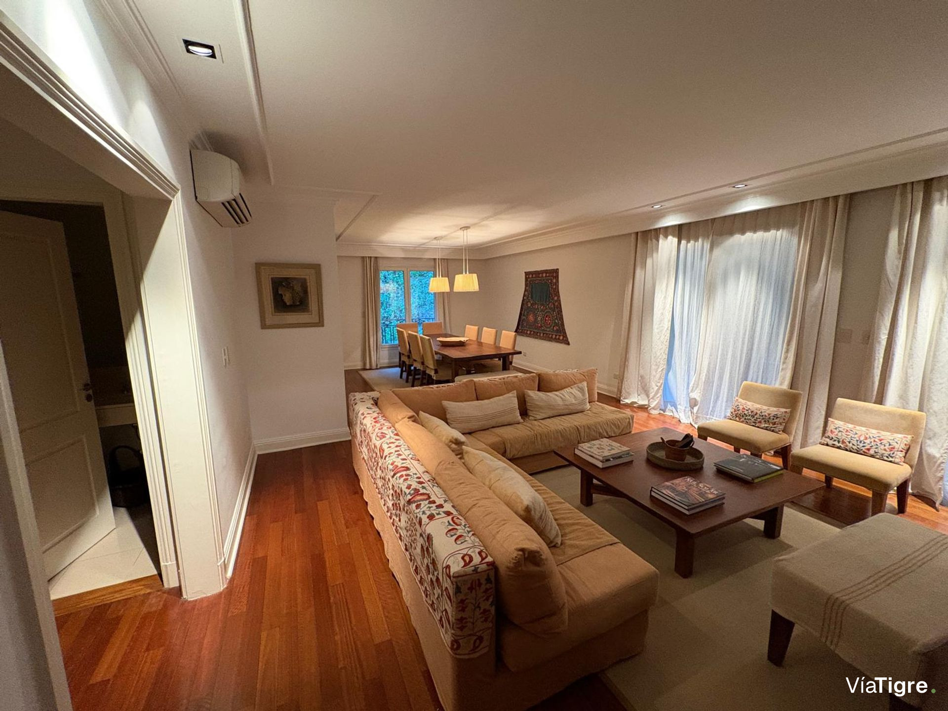 Departamento de tres dormitorios, Barrancas al Rio