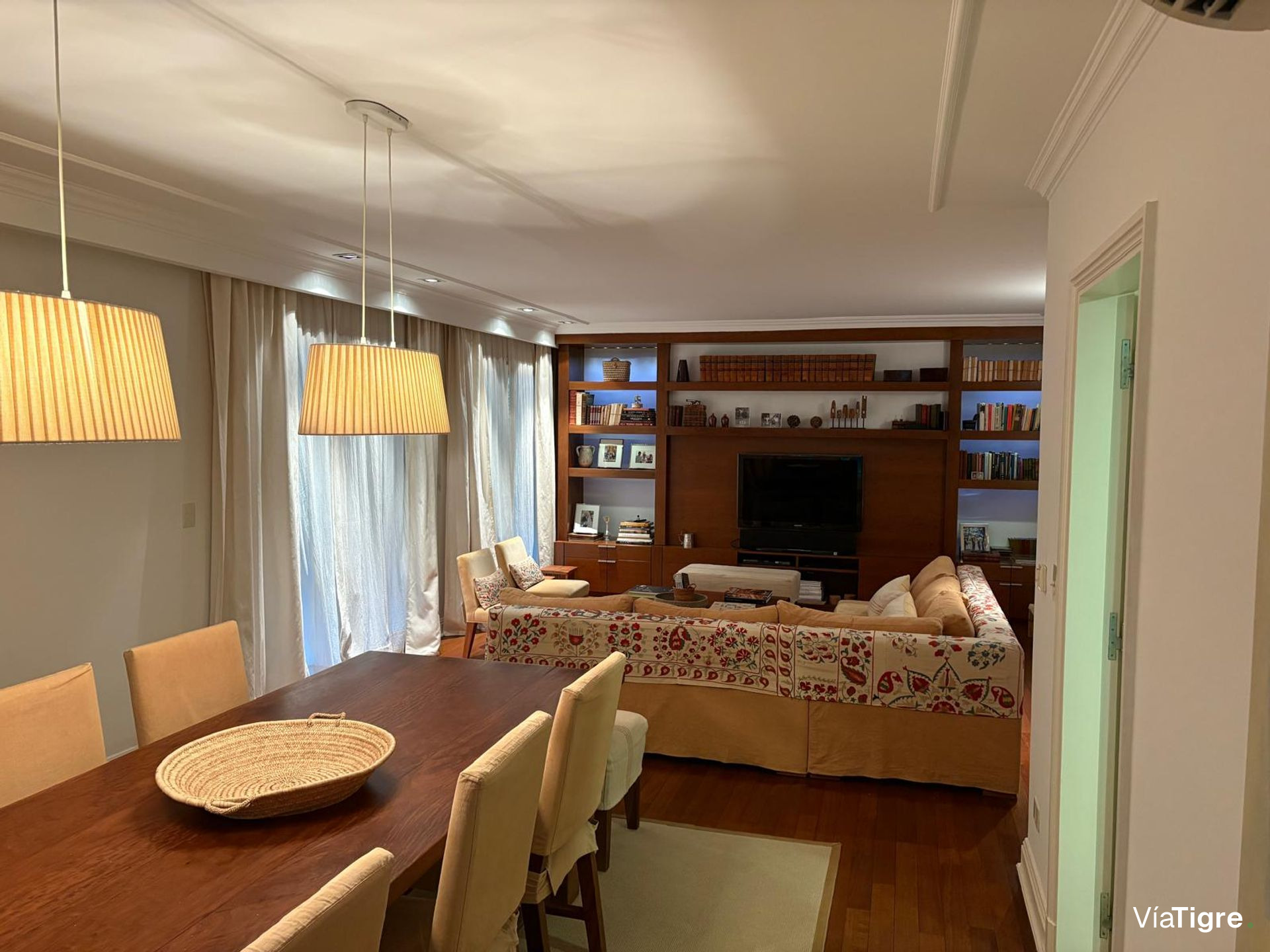 Departamento de tres dormitorios, Barrancas al Rio
