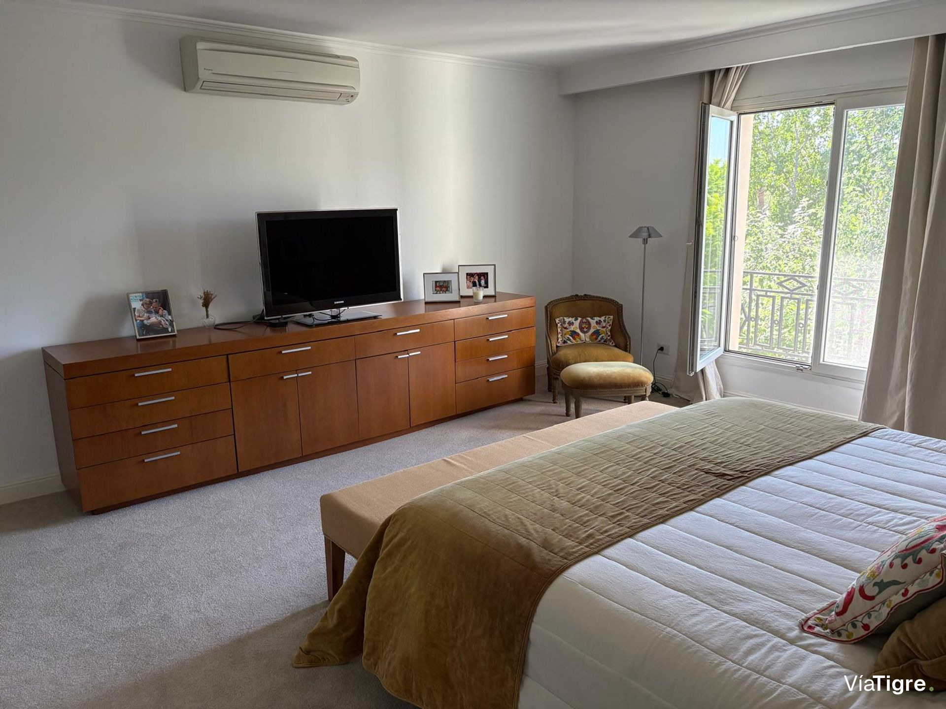 Departamento de tres dormitorios, Barrancas al Rio