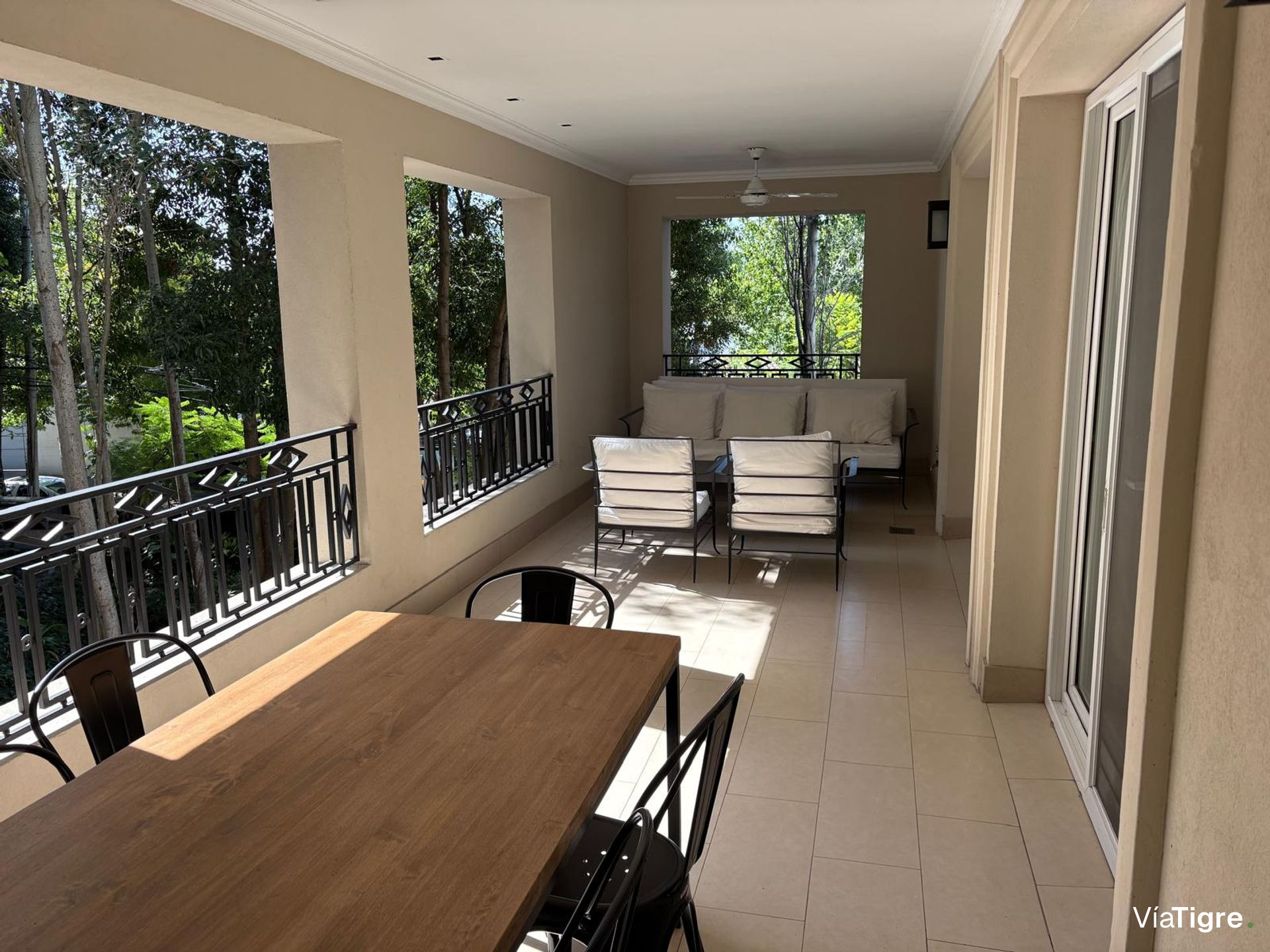 Departamento de tres dormitorios, Barrancas al Rio