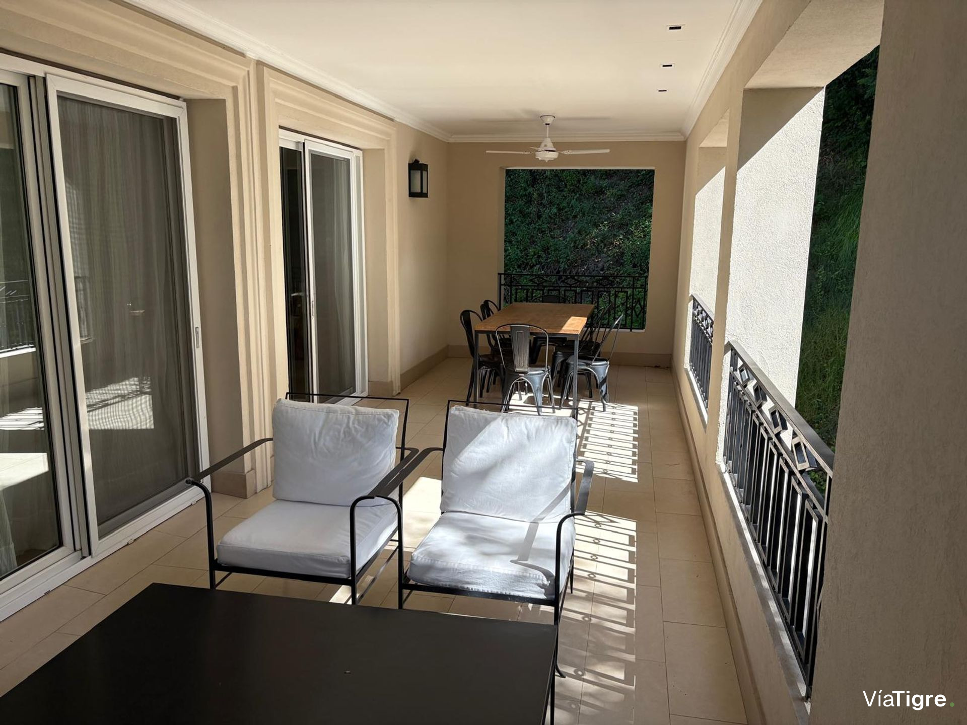 Departamento de tres dormitorios, Barrancas al Rio