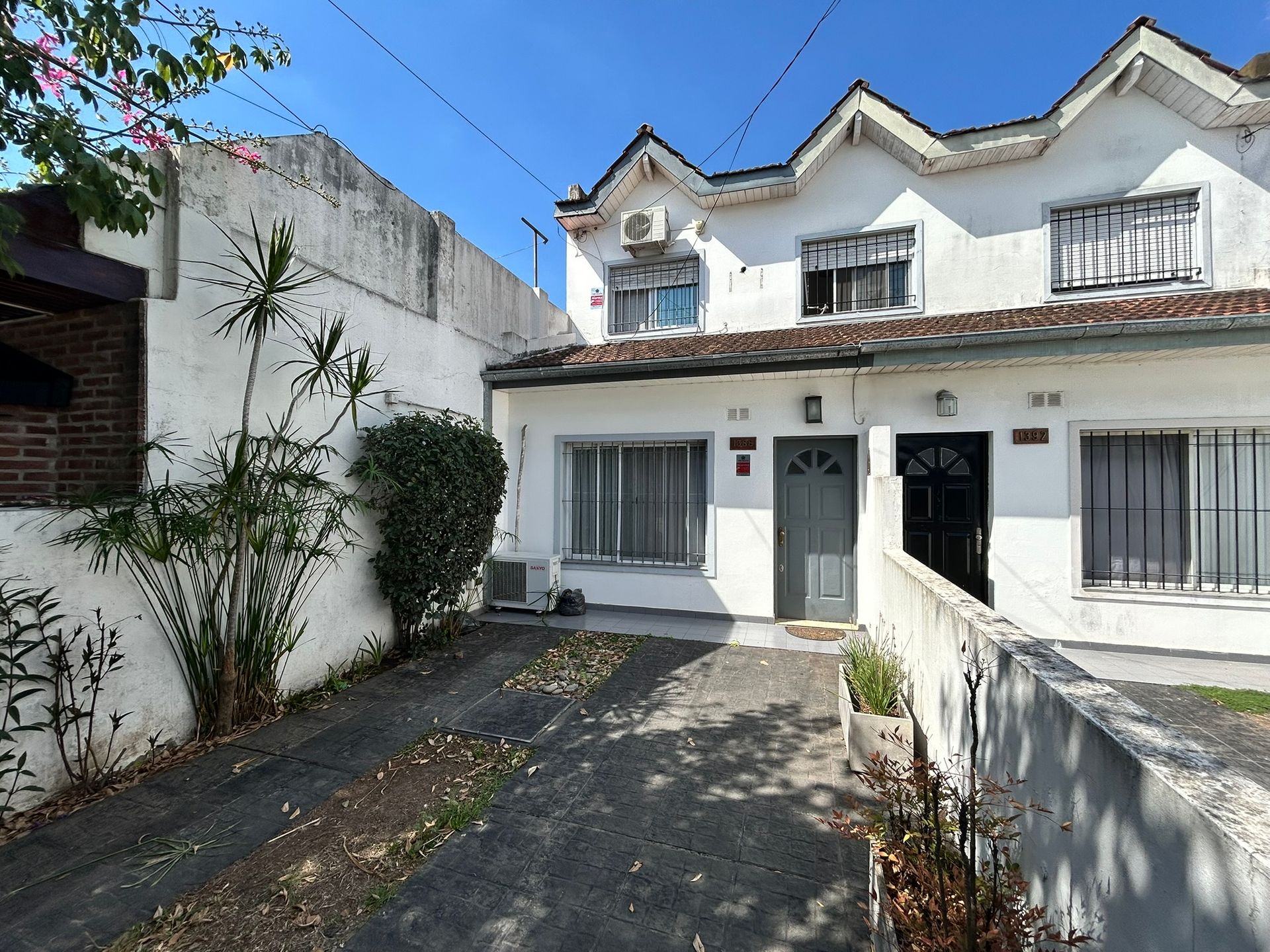 Casa 4 Amb En Venta En Villa Adelina Con Jardin