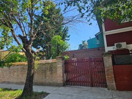 Venta 2Casas y monoambiente en block. San Isidro