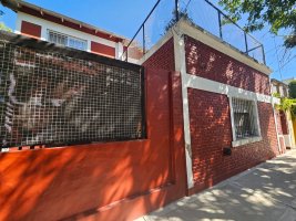 Venta 2Casas y monoambiente en block. San Isidro