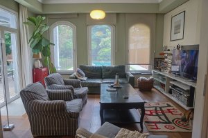 For Sale at Bajo Olivos: 4‑room house with garden, pavilion, pool