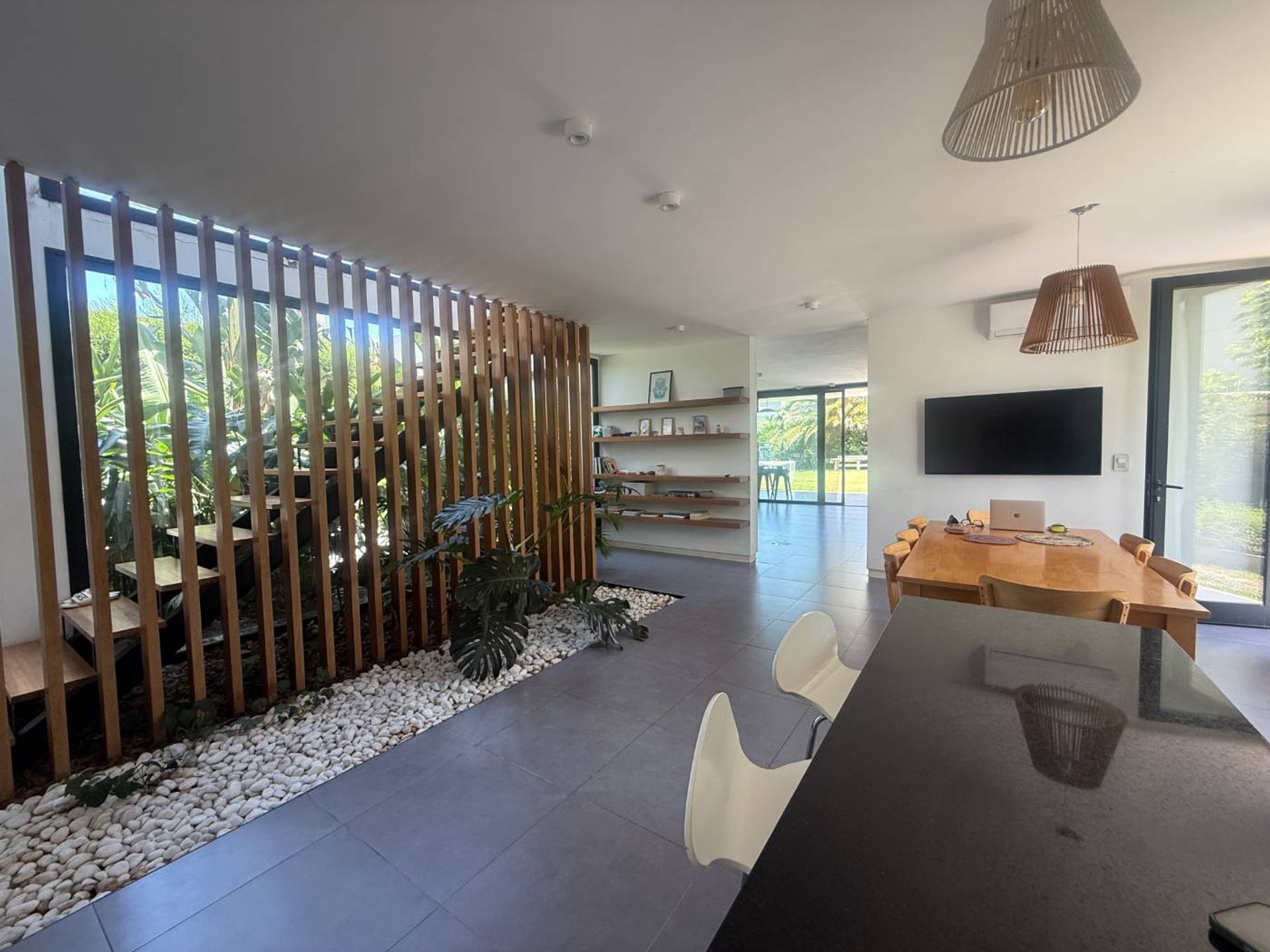 VENTA Casa 6 amb. MODERNA, LOTE INTERNO, 322MTS!!