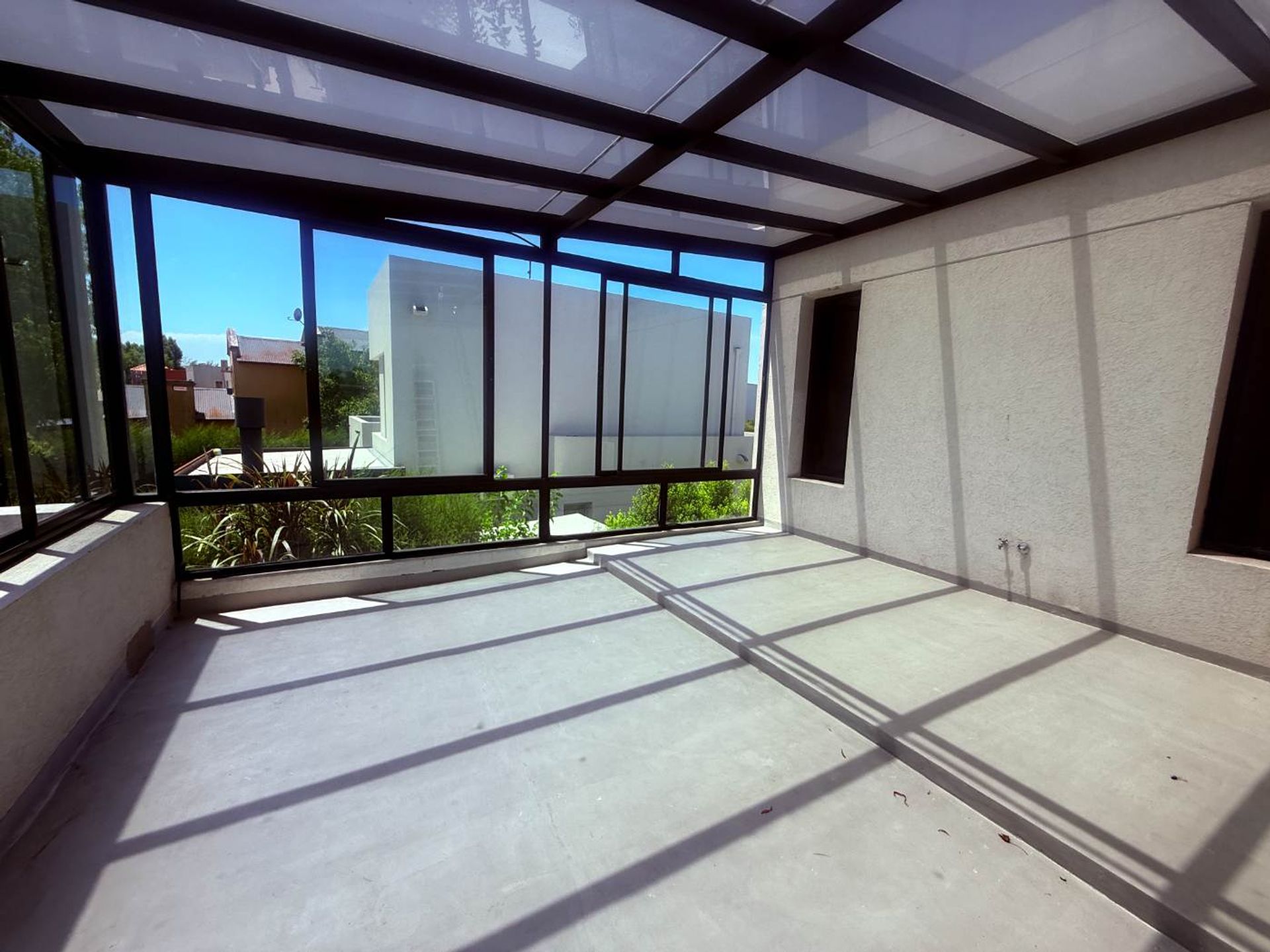 VENTA Casa 6 amb. MODERNA, LOTE INTERNO, 322MTS!!