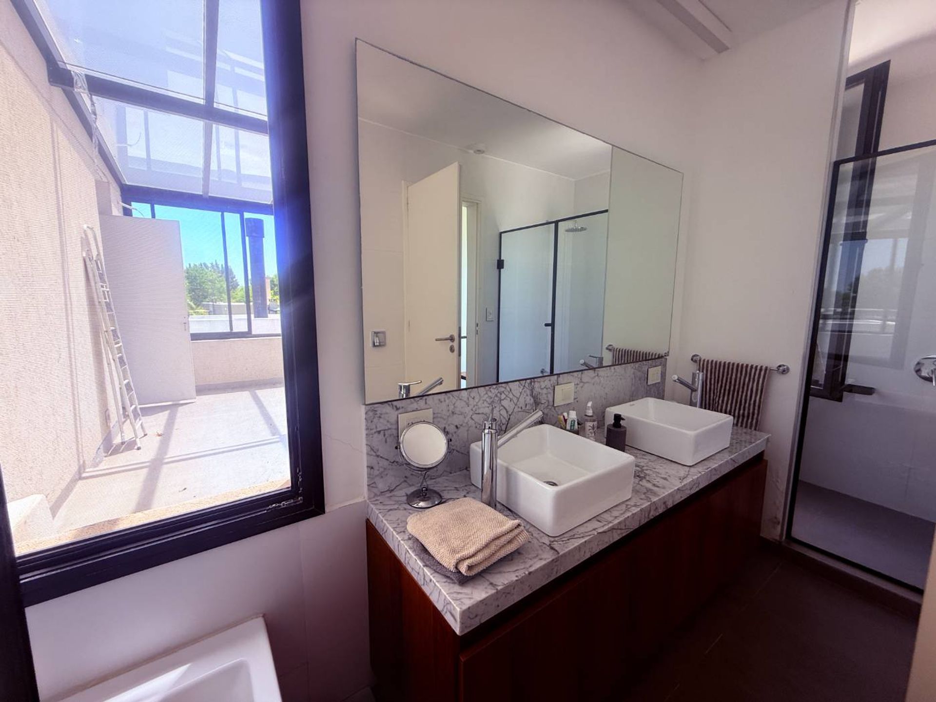VENTA Casa 6 amb. MODERNA, LOTE INTERNO, 322MTS!!