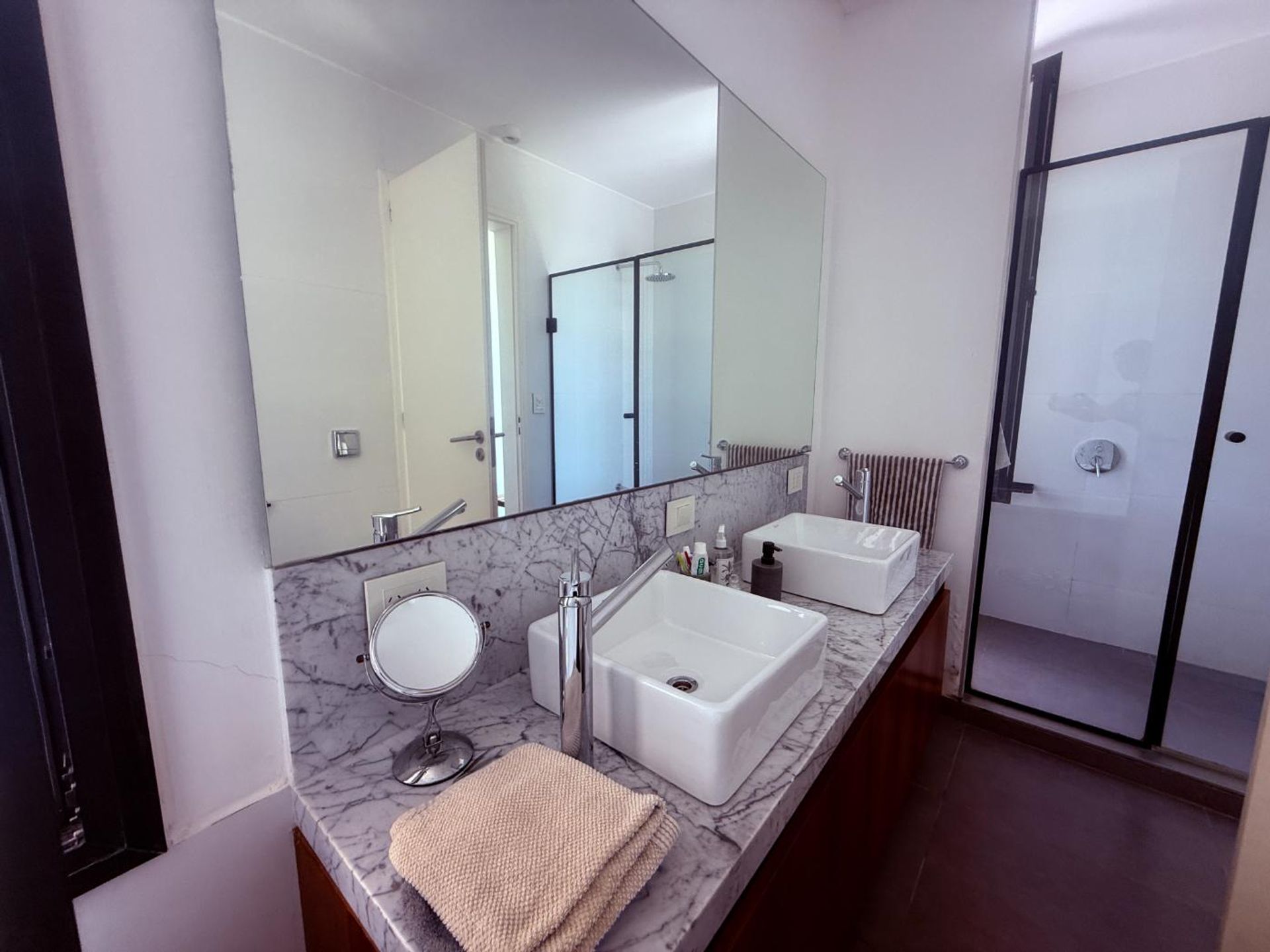 VENTA Casa 6 amb. MODERNA, LOTE INTERNO, 322MTS!!