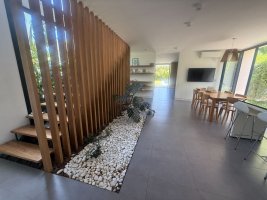 FOR SALE: Modern 6-room house, internal lot, 322 meters
