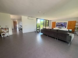 FOR SALE: Modern 6-room house, internal lot, 322 meters