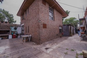 Sale of Multifamily House with Store – Beccar