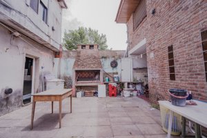 Sale of Multifamily House with Store – Beccar