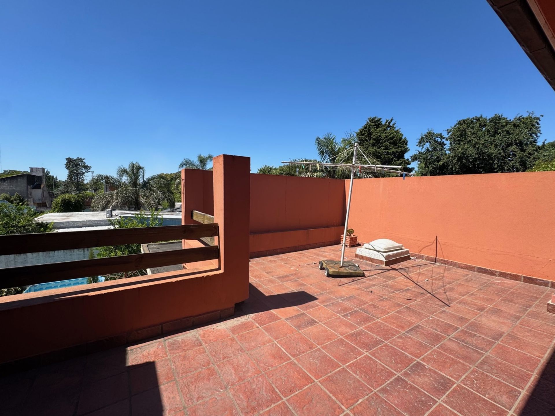 Casa en venta 4 dorm., pileta, jardín Don Torcuato