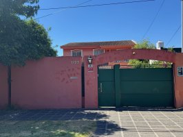 Casa en venta 4 dorm., pileta, jardín Don Torcuato