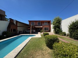 Casa en venta 4 dorm., pileta, jardín Don Torcuato