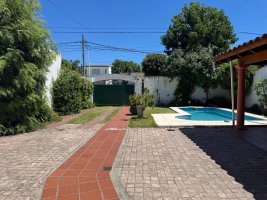 Casa en venta 4 dorm., pileta, jardín Don Torcuato
